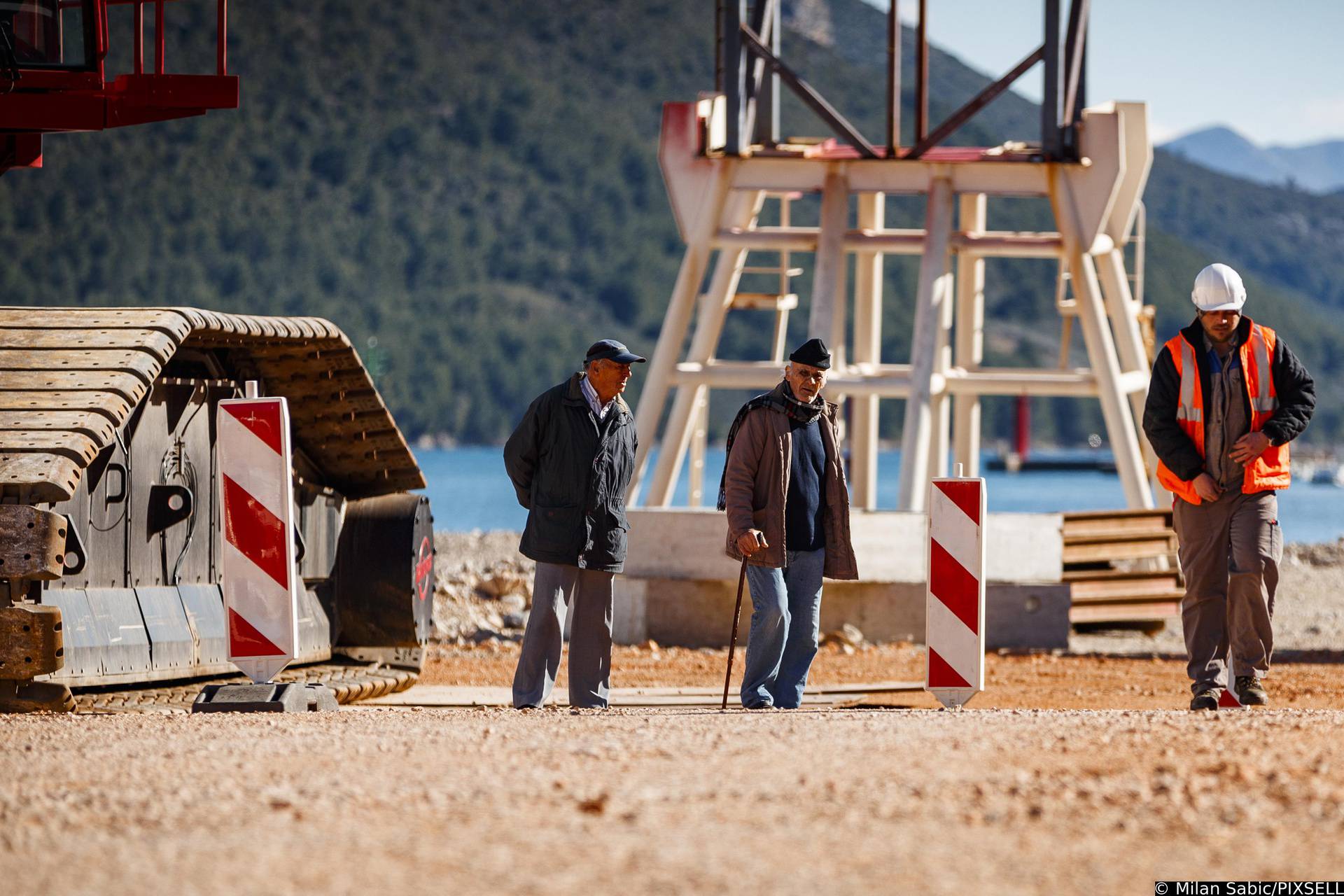 FOTO Čelični div od 350 tona: Uspješno postavili konstrukciju Stonskog mosta dugu 60 m