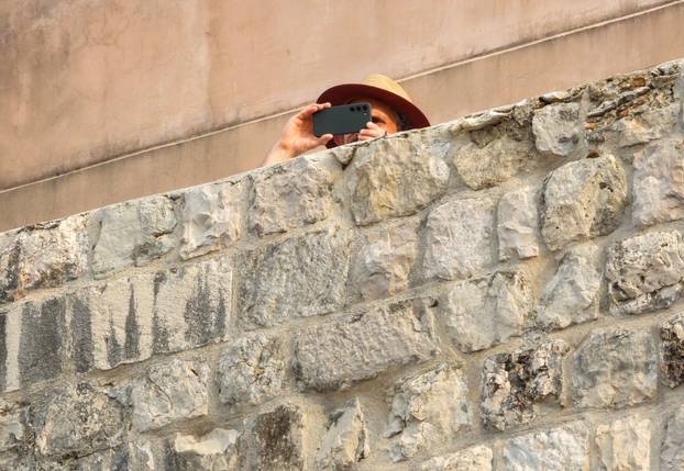 Dubrovnik ljeti, tisuće posjetitelja, ali i bogata ponuda za svakoga