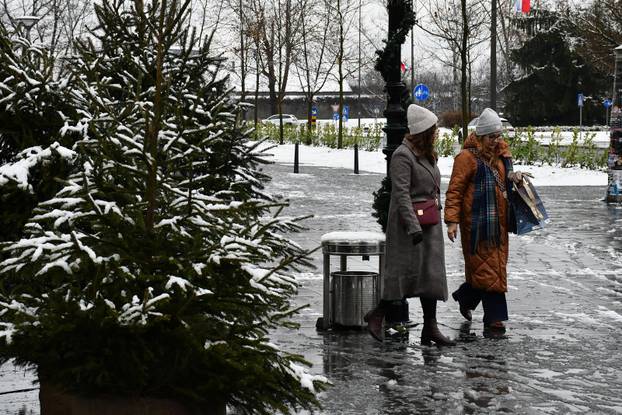 FOTO Slavonska snježna idila: Osijek i Sl. Brod pod snijegom