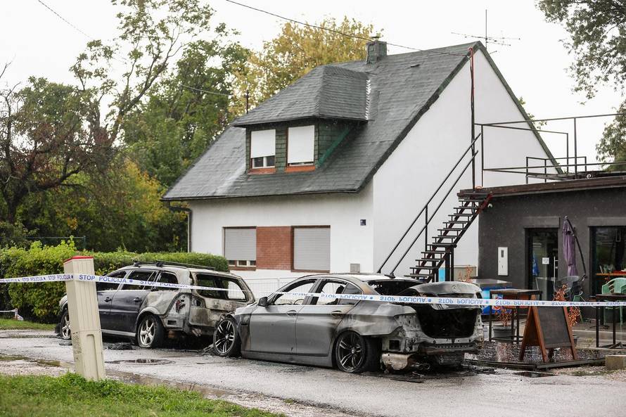 Zagreb: Dva automobila u Vrapču u potpunosti izgorjela, policijski očevid je u tijeku