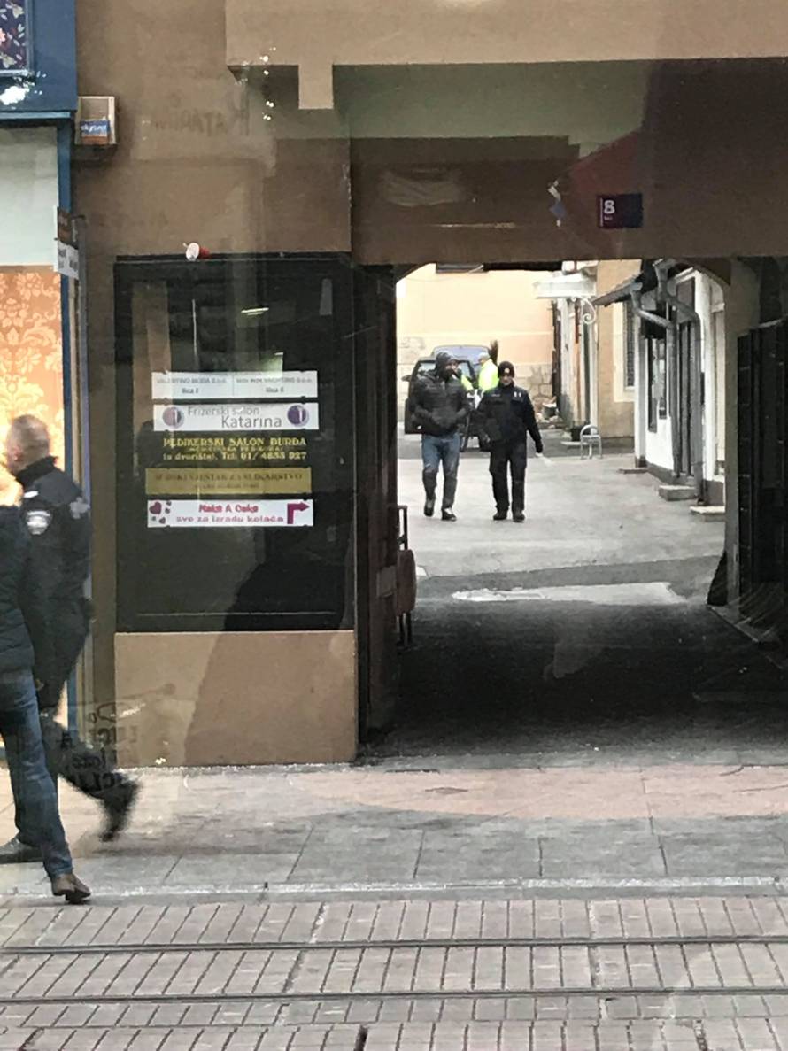 Muškarci se potukli kod kafića, policija ih okružila te privela