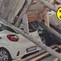 Dramati&ccaron;na snimka iz Osijeka: 'Oluja je sru&scaron;ila nadstre&scaron;nicu na cijeli red parkiranih automobila'