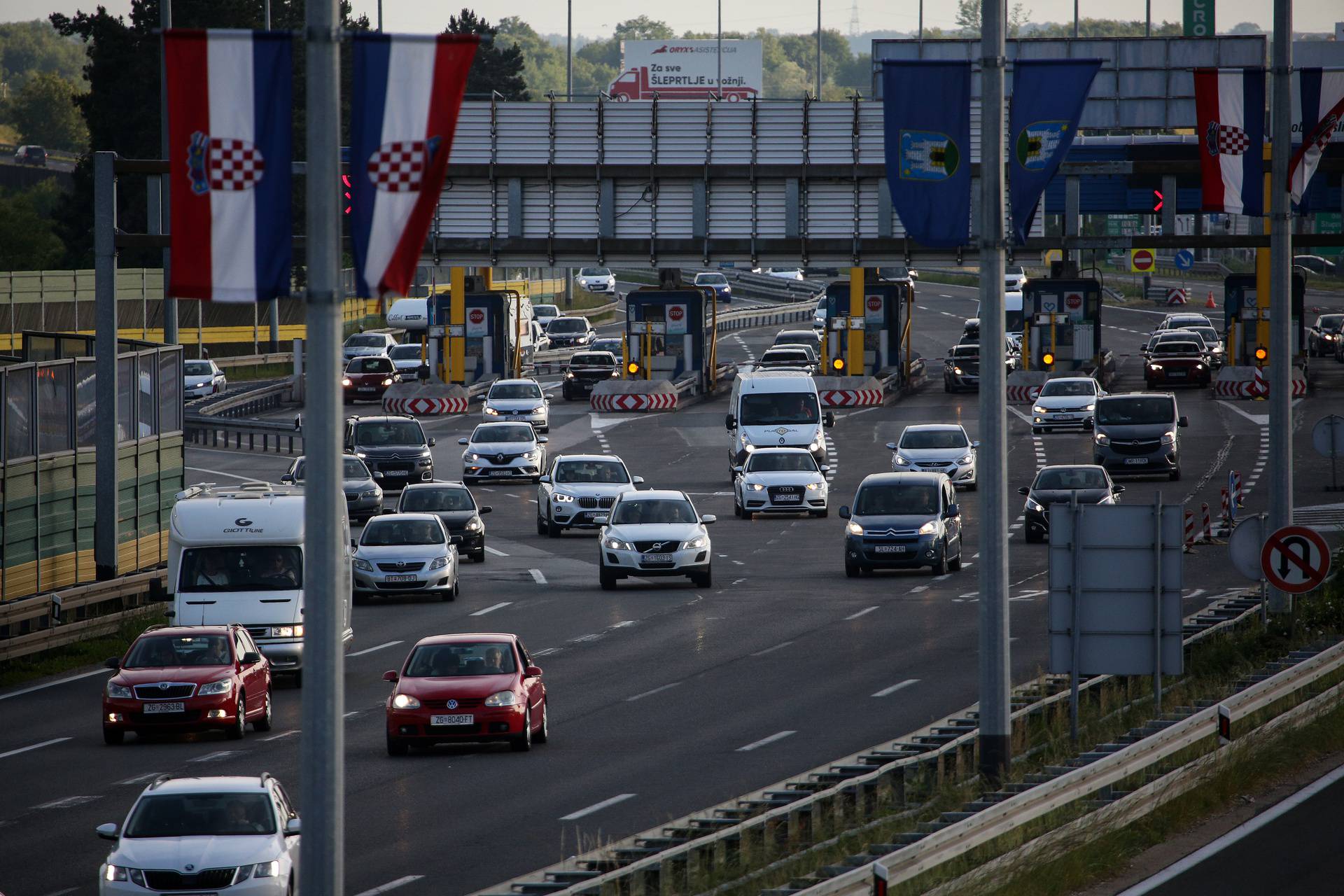 Velika gužva na autocesti u smjeru Zagreba: 'Ovim tempom ću zakasniti ujutro na posao'