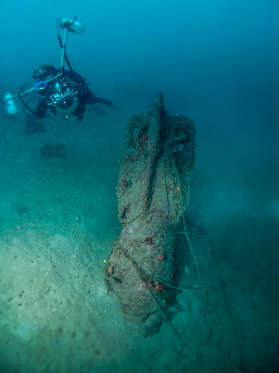 'Ronili smo i vidjeli propeler. To je bio torpedo. Napola zakopan u mulju. Blizu je bila i mina'
