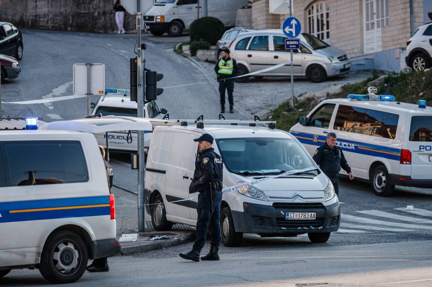 Split: Kombi naletio na petero djece, prevezena su u bolnicu