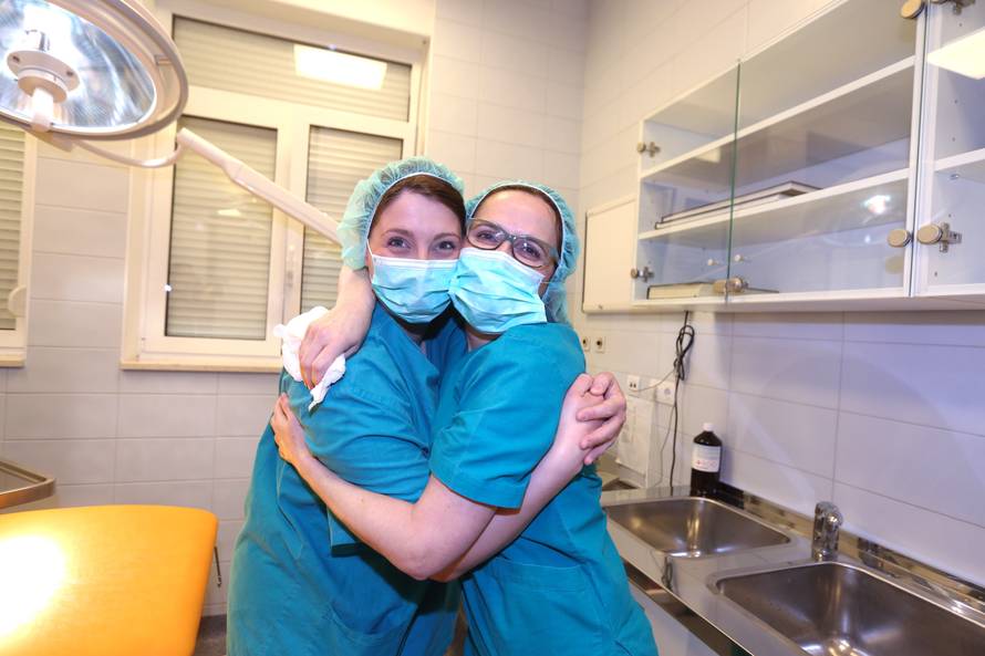 Rušenje rekorda: Šibenik je dao 25 zagrljaja za Guinnessa