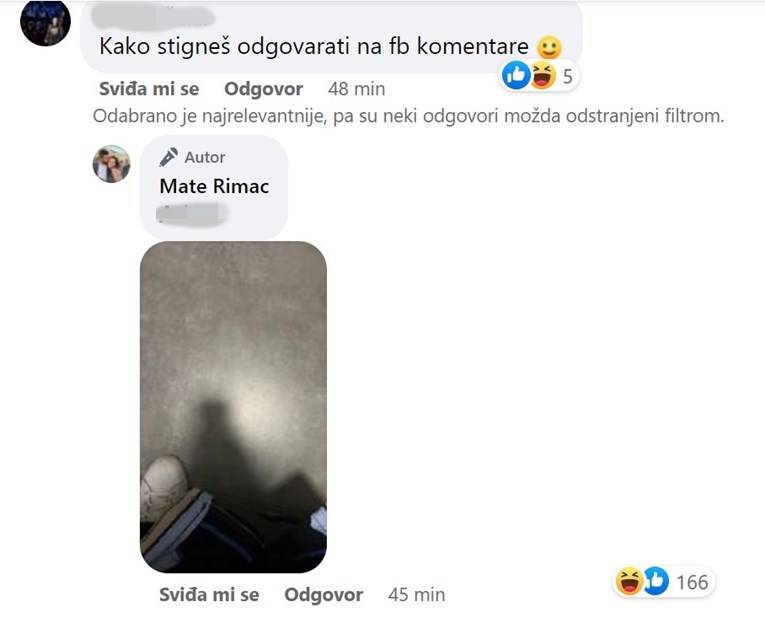 Rimca pitali kako stigne svima odgovarati na komentare, a on im odgovorio spuštenih hlača