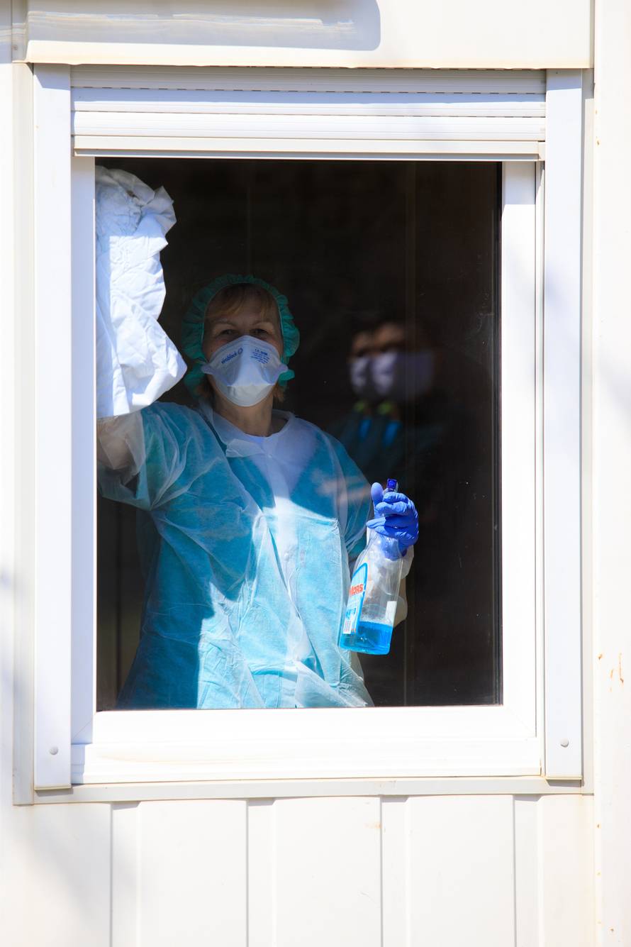 Ilustracije KBC Križine i osoblja