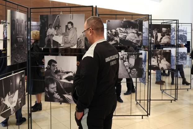 Vukovar: Otvorenje multimedijalne izložbe ratne fotografije "Vukovar 91"