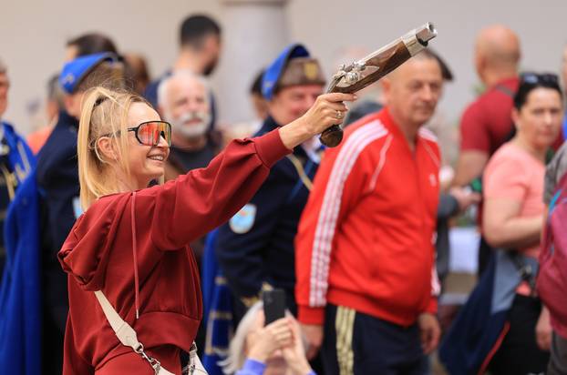 Stoljećima stara tradicija pucanja iz kubura na Uskrsni ponedjeljak u Velikom Taboru