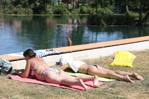 Duga Resa: Osvježenje od vru?ina u rijeci Mrežnici