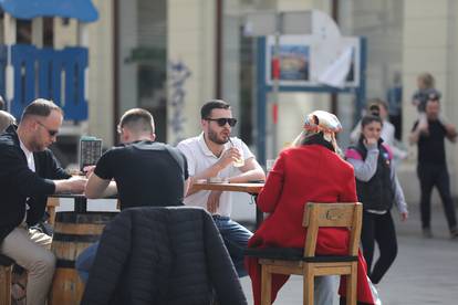 Zagreb: Tiktokerka Andreja Zjačić na kavi na Cvjetnom trgu 