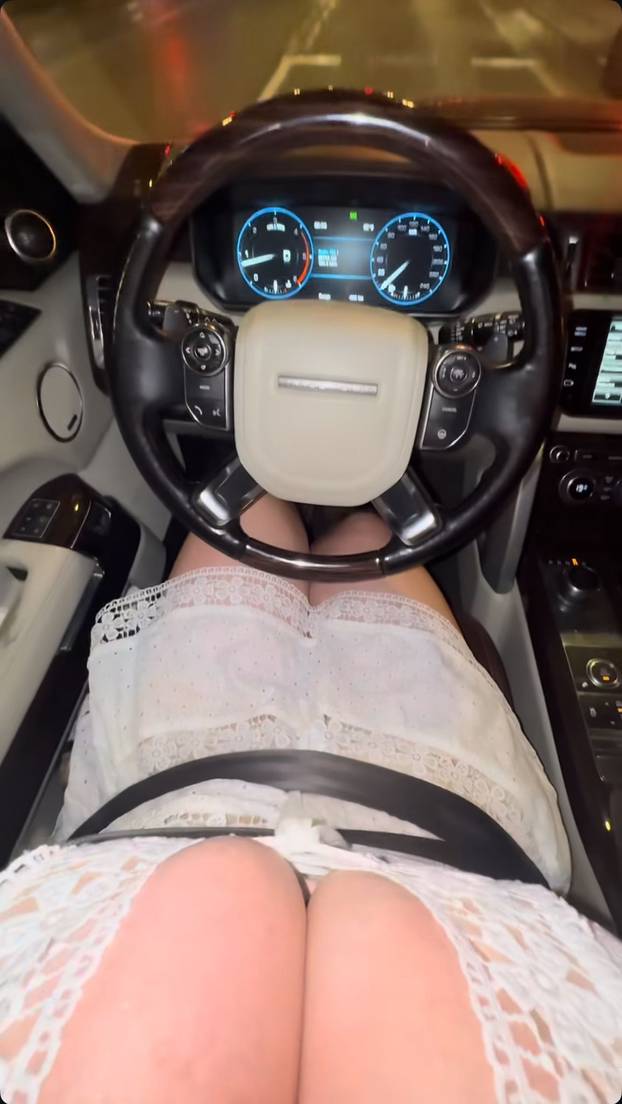 Nosi im se bijela: Rozga, Nives i bujna Claudia u outfitima koji ostavljaju bez daha i blokiraju...