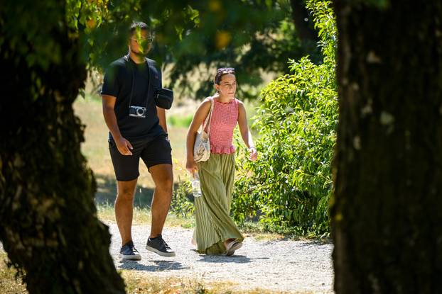 Zagreb: Nedjeljno popodne u parku Maksimir