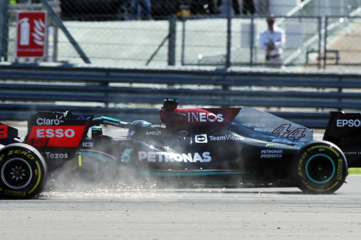 Hamilton skršio Verstappena u ogradu: Kaznili ga s 10 sekundi!