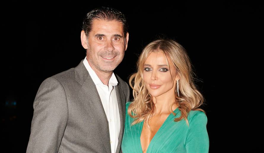 Fani Stipković pokazala obline i trbuščić u uskom bodiju: 'Trbuh pun ljubavi, slavimo svaki tren'