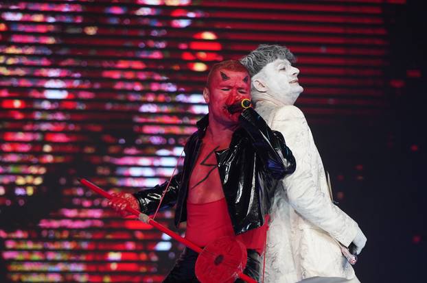 Beograd: Provokativan nastup u "Novogodišnjoj Elitoviziji" Ane Nikolić javnosti poznate i kao Mika Vasić 