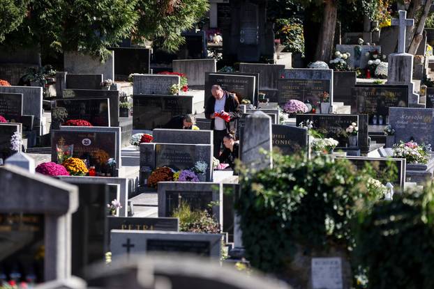 Zagreb: Svi sveti groblja poznatih osoba