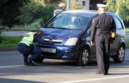 Autom udario ženu koja je prelazila cestu kraj zebre