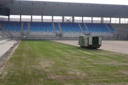 FOTO Zasjala rasvjeta na novom stadionu Osijeka. Uskoro gotov