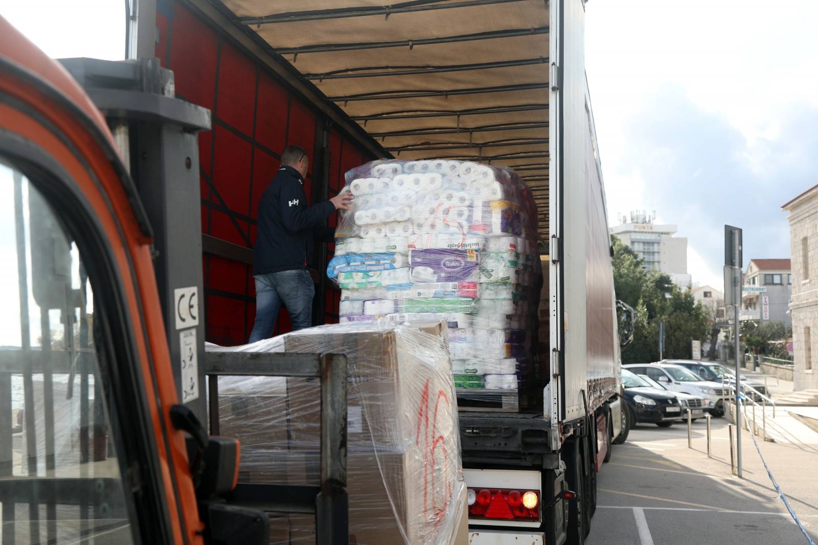 Iz Vodica krenuo šleper s pomoći za stradalnike Banovine