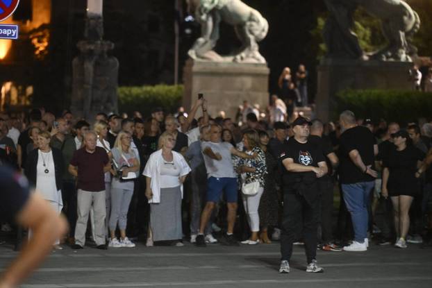 Beograd: Komemorativna šetnja povodom 10 mjeseci od pada nadstrešnice na željezničkoj stanici u Novom Sadu
