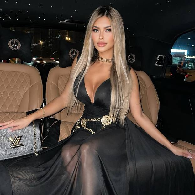 FOTO Ovu manekenku proglasili su najljepšom na svijetu, ali nije baš uvijek ovako izgledala...