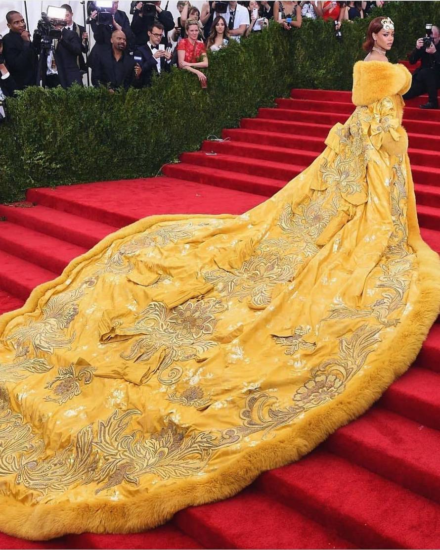 Rihanna je došla kao papa, a Perry obukla anđeoska krila...