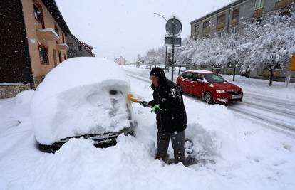 Temperature idu do minusa: Tijekom tjedna bi mogao pasti i prvi snijeg u nizinama