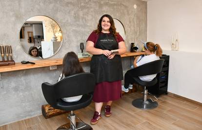 VIDEO Zlatna frizerka iz Požege: 'Prvašiće šišam besplatno, osmijeh mi je najveća nagrada!'