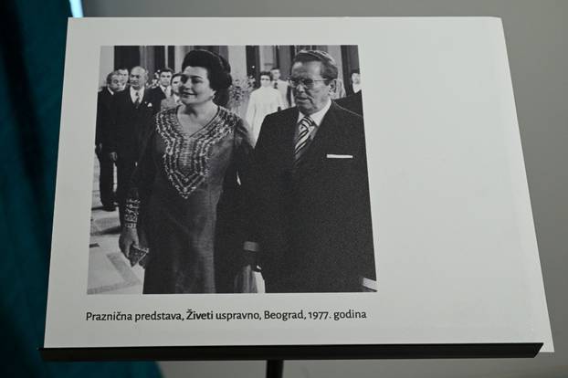 Zagreb: U Srpskom  kulturnom centru, fondacija Jovanka Broz održava izložbu haljina i torbi