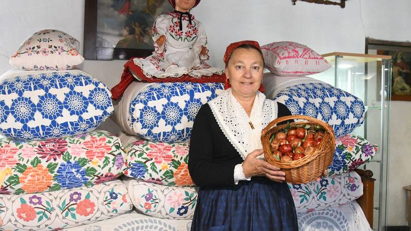 FOTO Međunarodna izložba pisanica: Pogledajte ljepotu naše baštine i ostalih zemalja