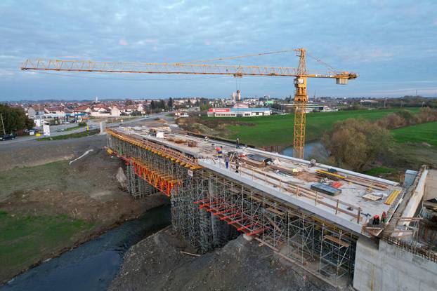 Pogled iz zraka na radove na mostu Odra u Sisku 