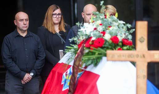 FOTO U Zagrebu se oprostili od branitelja kojem su identificirali posmrtne ostatke kod Vukovara