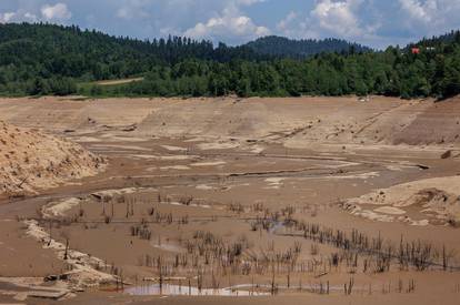 Dno Lokvarskog jezera isušeno je nakon više od sedamdeset godina