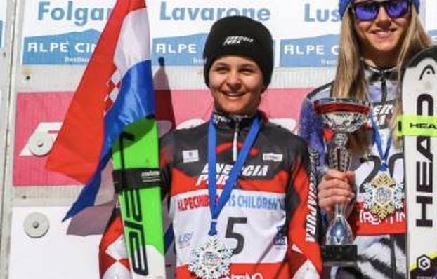 FOTO Fotografije iz obiteljskog albuma Zrinke Ljutić: Od dječjih skijanja pa sve do vrha svijeta