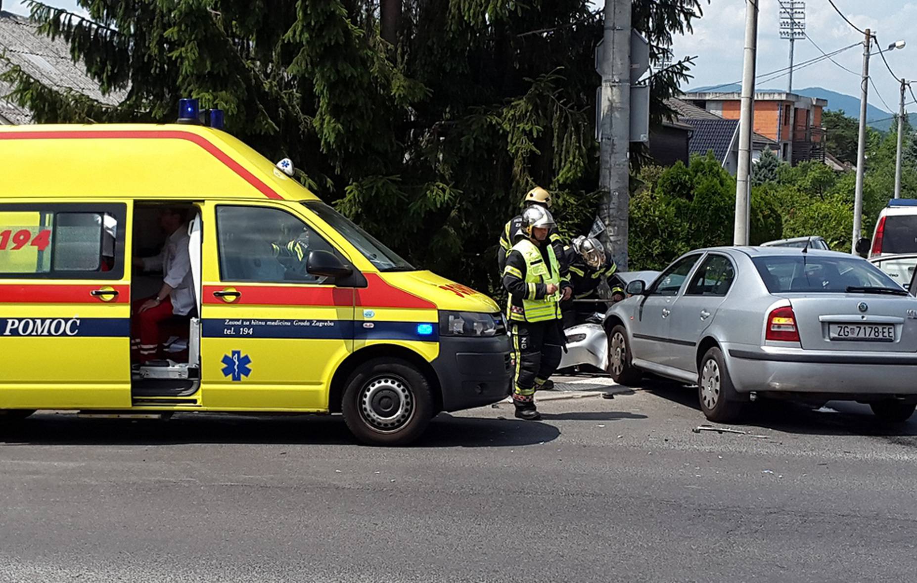 Troje u bolnici nakon sudara  Škode i Lancie u Sesvetama