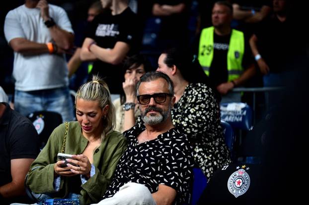 Beograd: Sergej Trifunović sa suprugom pratio treću utakmica finalne serije ABA liga između Partizana i Budućnosti