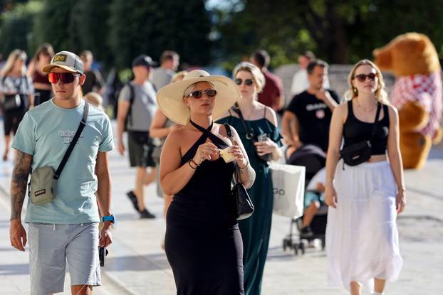 Zadar: Velik broj turista "okupirao" je središte grada
