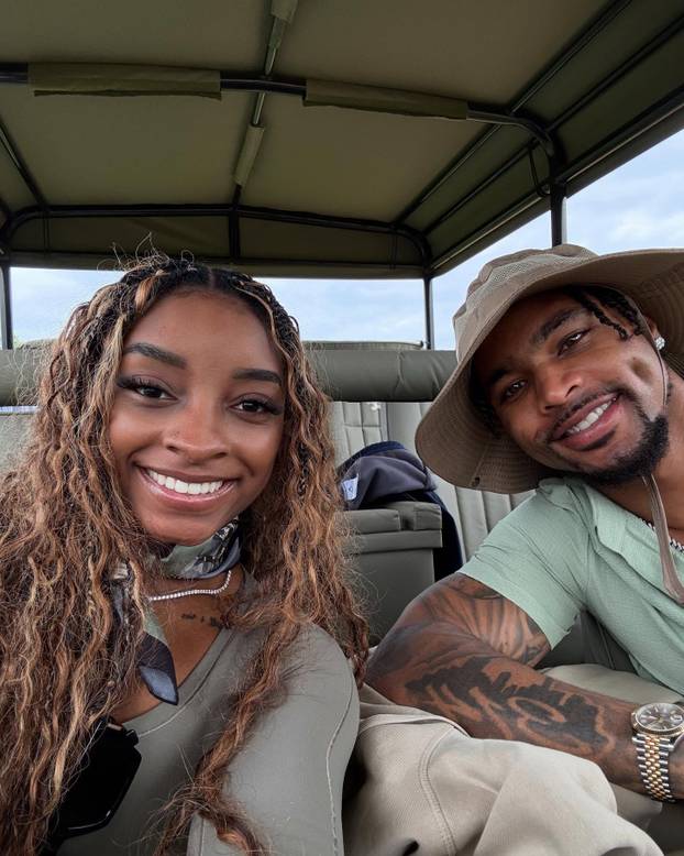 FOTO Simone Biles: Pogledajte mi grudi prije i poslije operacije