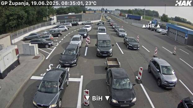 FOTO Zagužvalo na hrvatskim autocestama, gužve na granici: Pogledajte kolike su kolone...
