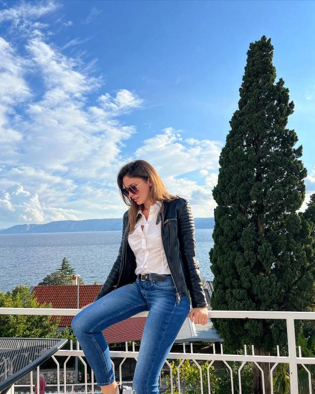 FOTO Ovo je djevojka koju ljubi Igor Kojić: Bila je na izboru za miss, pa je ušla u SDP...