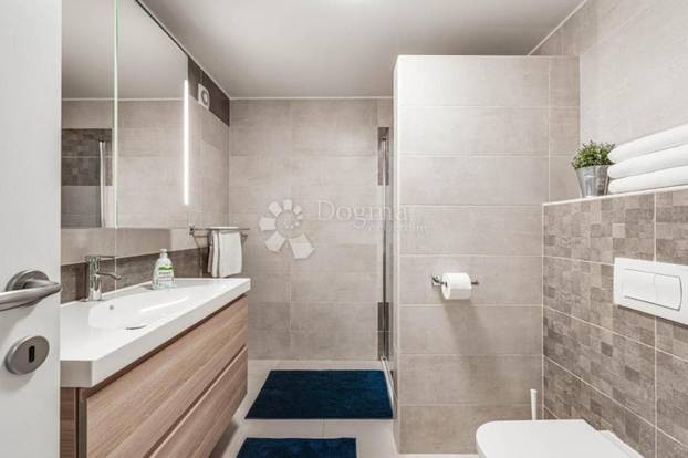 FOTO Pogledajte šarmantnu vilu u Labinu. Košta manje od pola milijuna eura, a ima i bazen