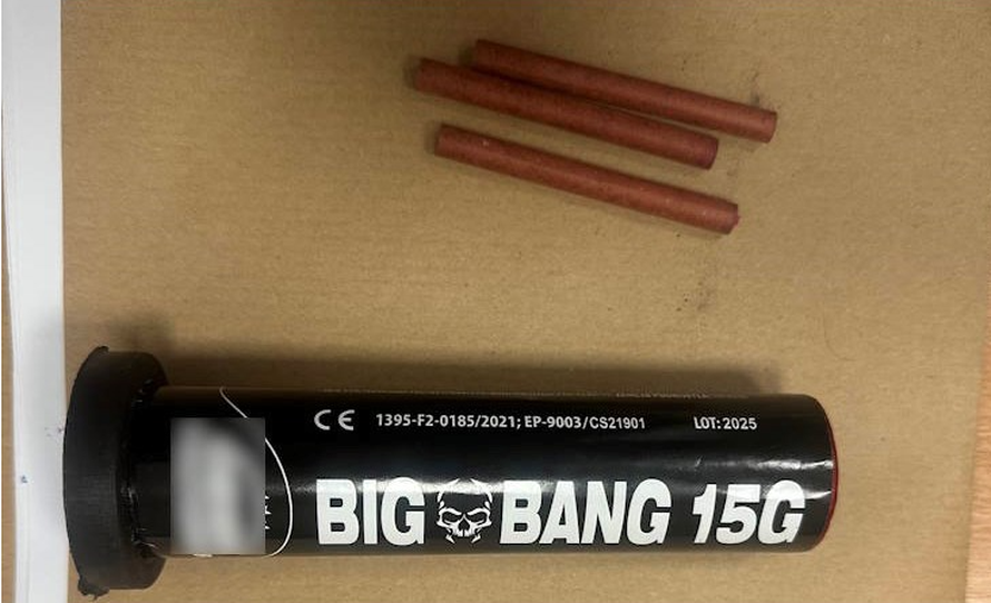 VIDEO Maloljetnicima oduzeli gomilu petardi u Zagrebu