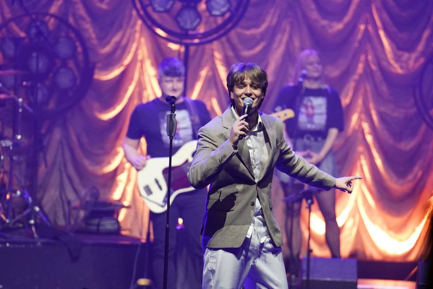 Teenage star Jakov Jozinovic gave his first performance in the MTS Hall.Tinejdz zvezda Jakov Jozinovic odrzao je prvi nastup u mts Dvorani.