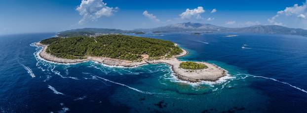 Poluotok Ražnjić na Korčuli snimljen iz zraka 