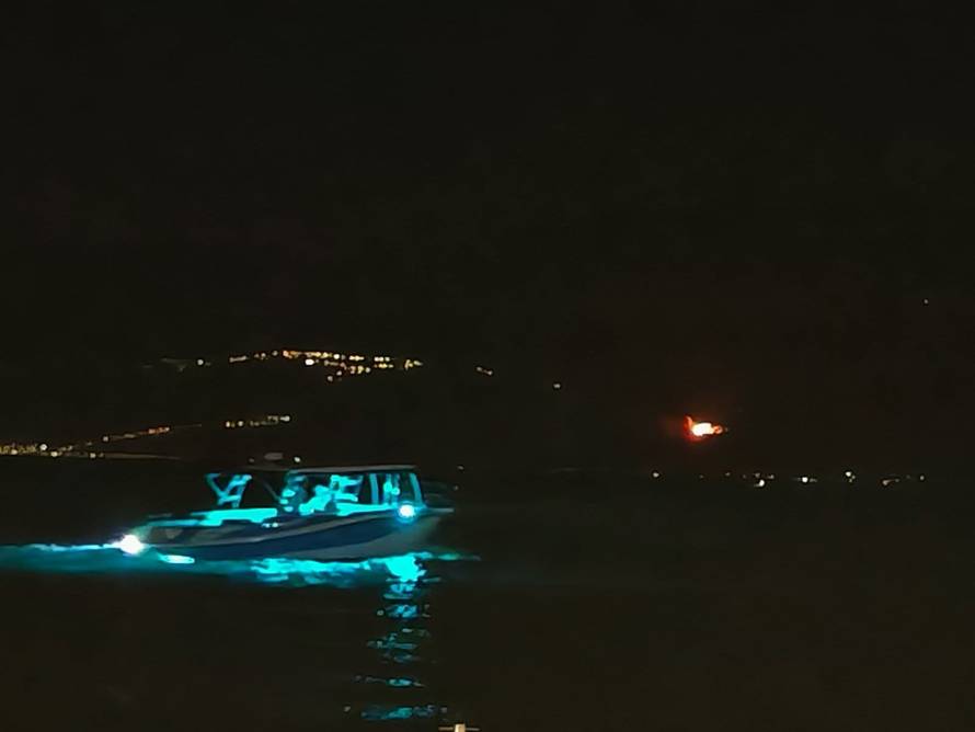 Vjetar ponovno pokrenuo požar na Krilu Jesenice: 'Gasimo, na terenu nam je 120 vatrogasaca'