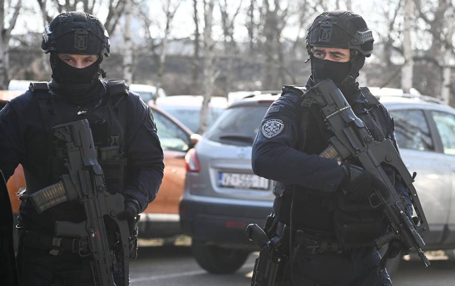 Varaždin: Srđan Mlađan pod jakim policijskim osiguranjem dolazi na Županijski sud