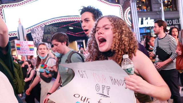 People protest the Supreme Court decision to overturn Roe v Wade in New York