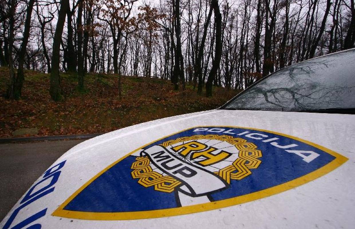 Petrinja: U sudaru busa i auta teško ozlijeđen vozač